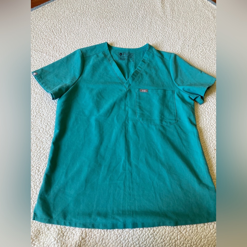 Figs brand, Medical Scrub Top with V-Neck, size medium, comfortable